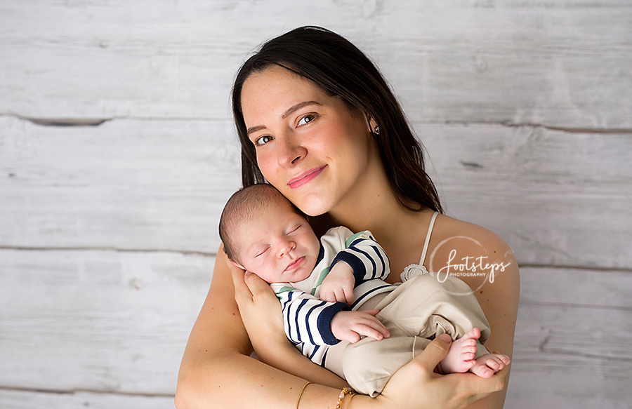 mom and baby snuggling 